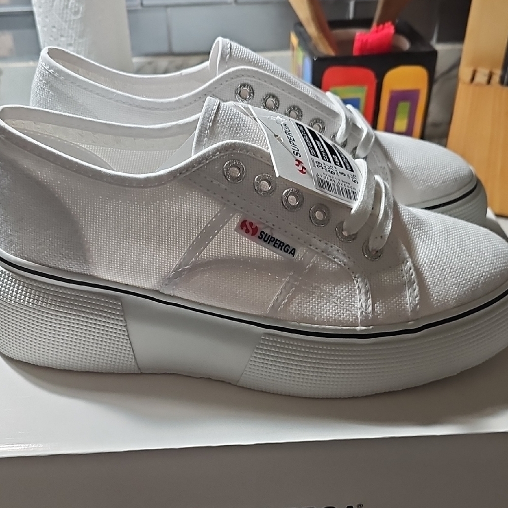 NWB - Superga Women's Classic White Platform Sneakers Size 8W - Picture 3 of 6